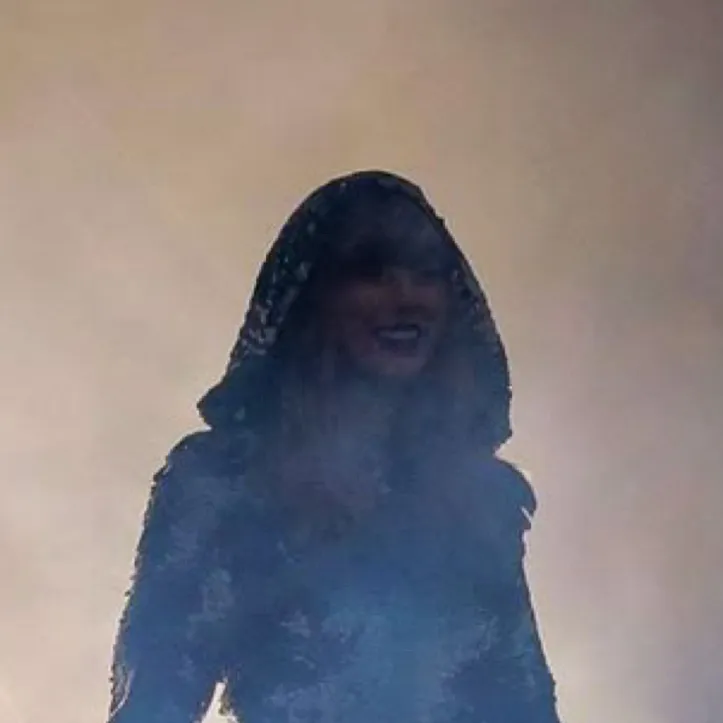 chat with ai character: Reputation Tour 