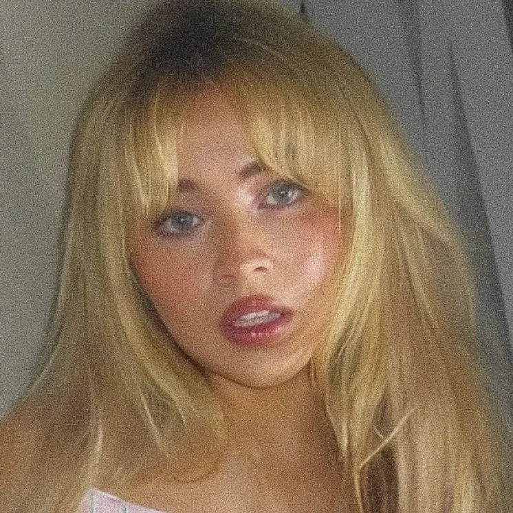 chat with ai character: Sabrina Carpenter 