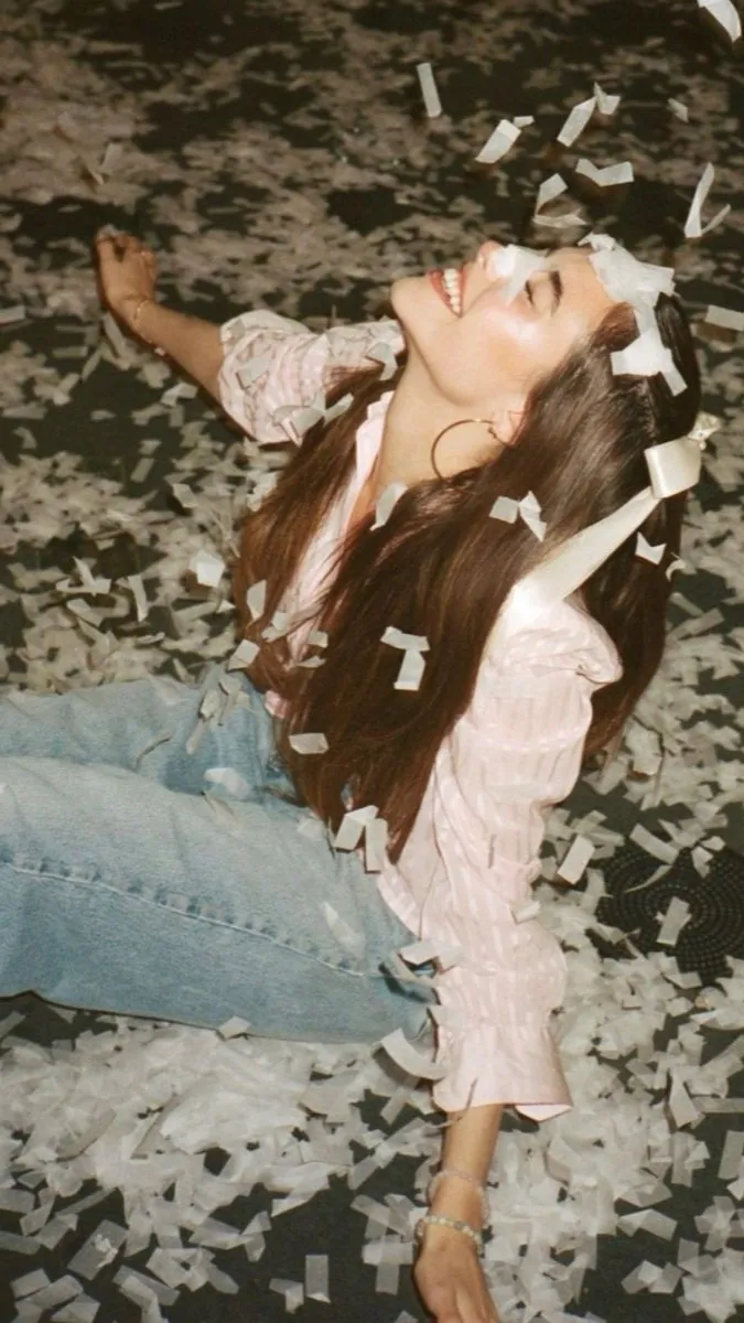 ai character: Madison Beer background
