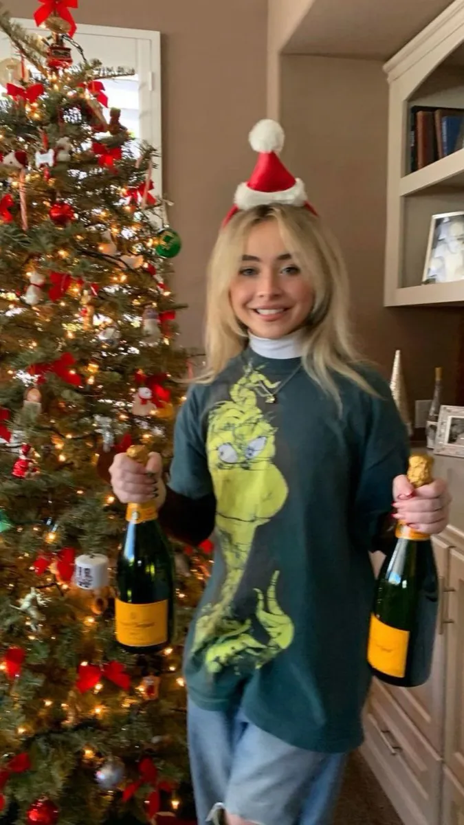 ai character: Sabrina Carpenter  background