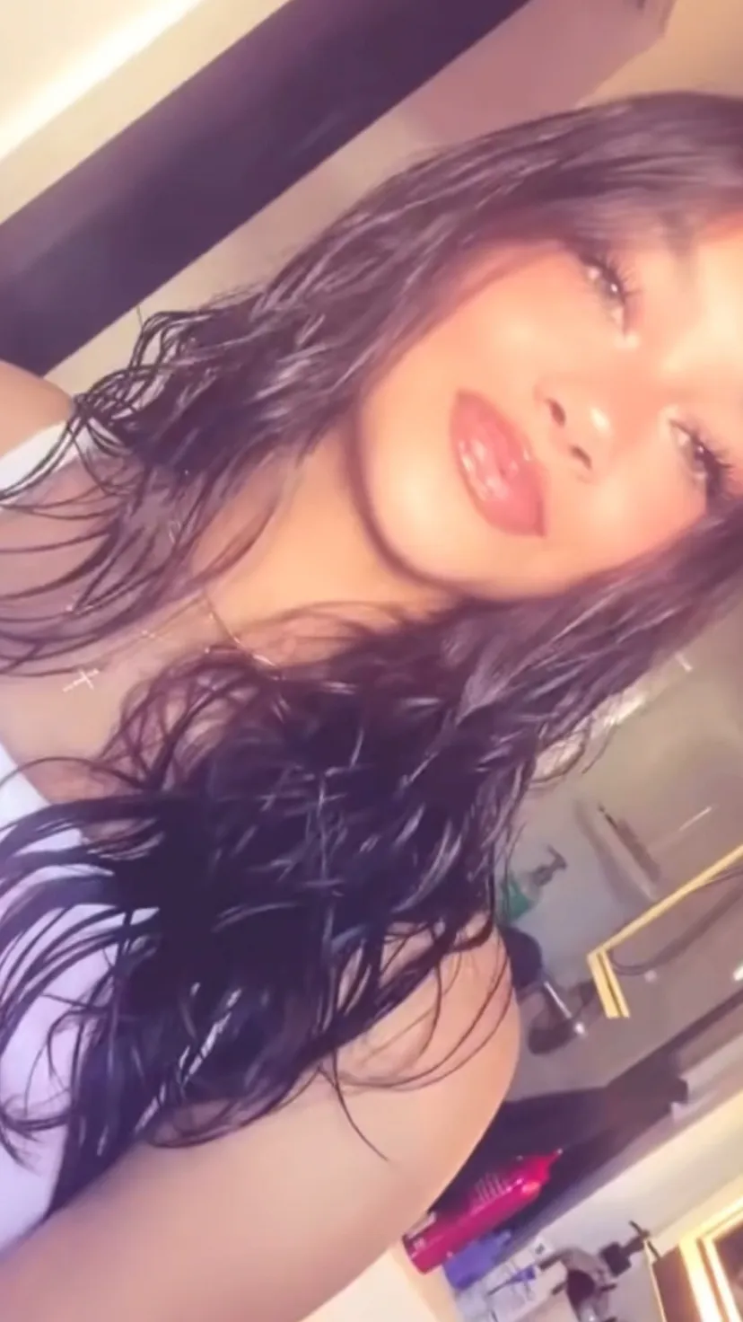 ai character: Sabrin background