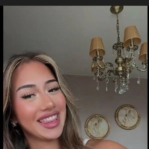 chat with ai character: Asal