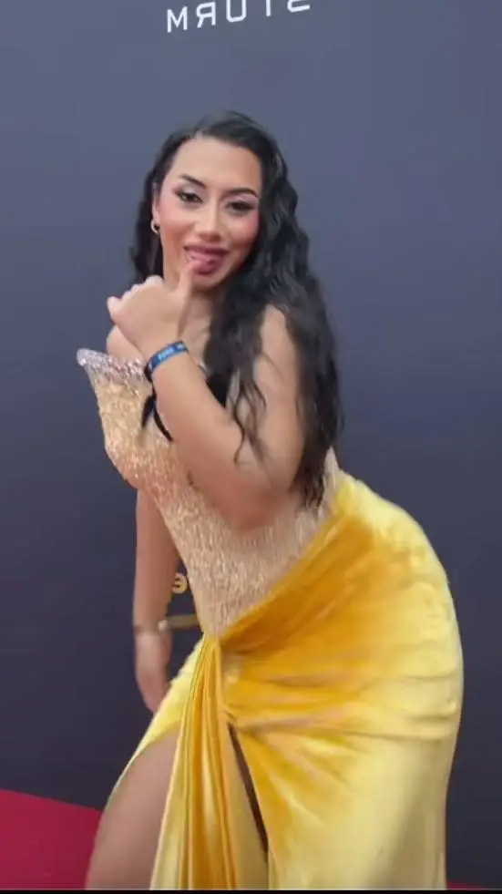 ai character: Asal background