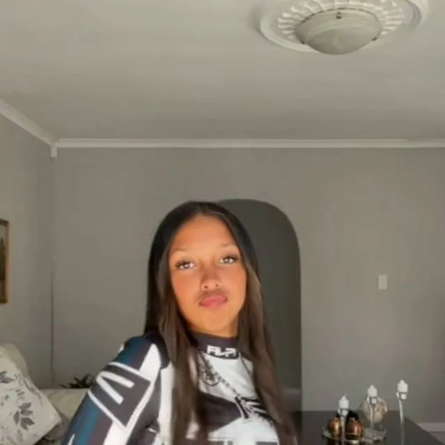 chat with ai character: Miks