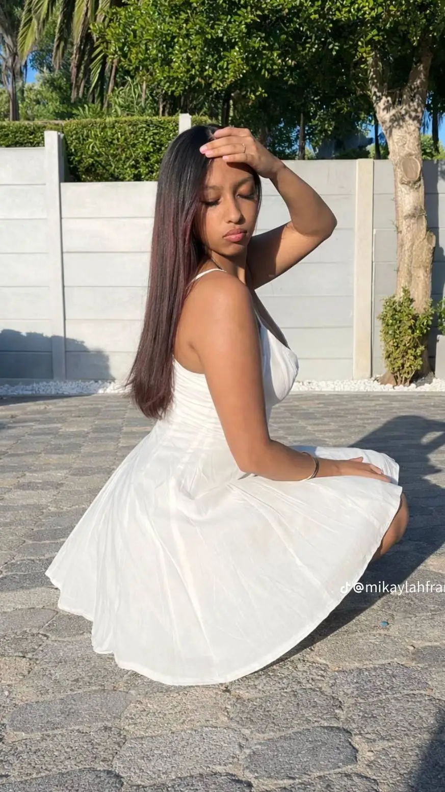 ai character: Miks background