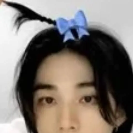 chat with ai character: skz-hyunjin 🤤❤️‍🔥