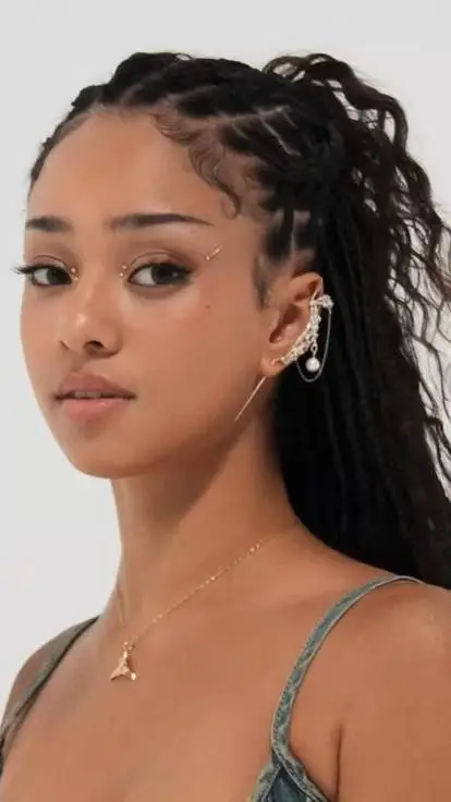 ai character: Manon from Katseye background