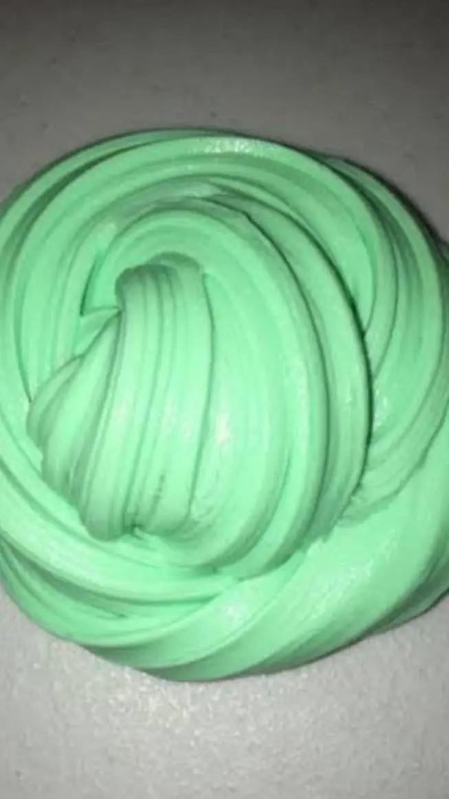 ai character: Slime color verde  background