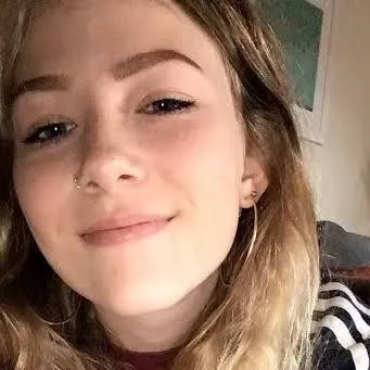 chat with ai character: Callie