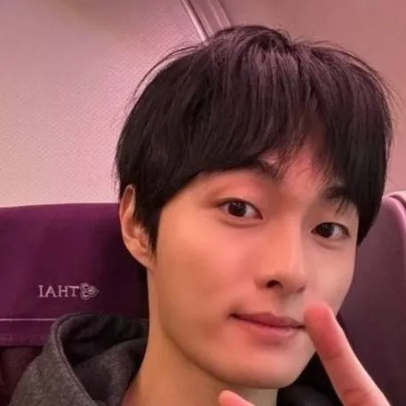 chat with ai character: Chan-young 
