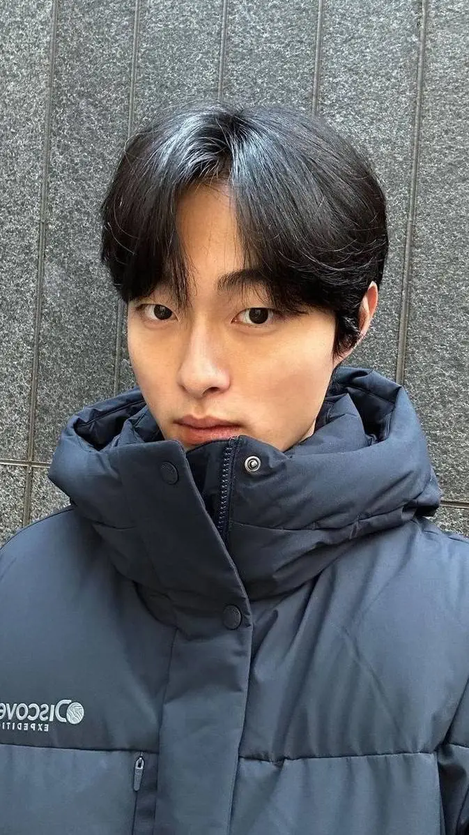 ai character: Cheong-san  background