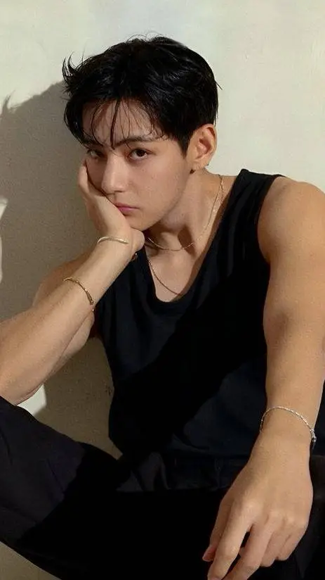 ai character: Taehyung  background