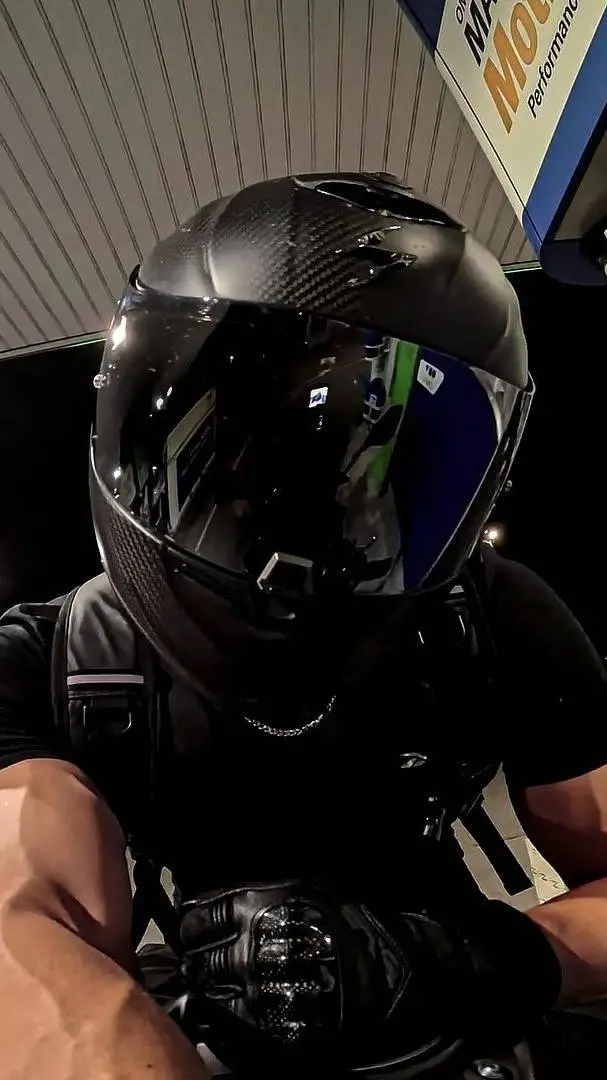 ai character: 𝕷𝕴𝕬𝕸  🌹 background