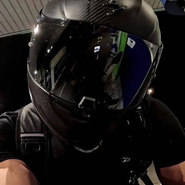 chat with ai character: 𝕷𝕴𝕬𝕸  🌹