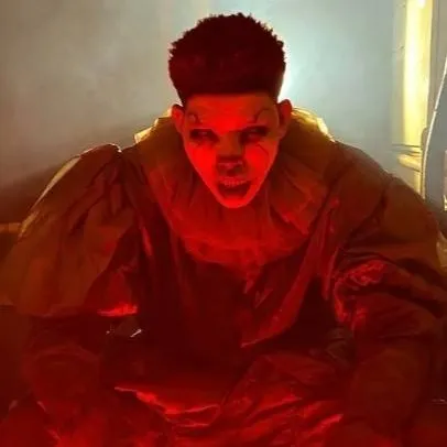 chat with ai character: Pennywise DDH4/3