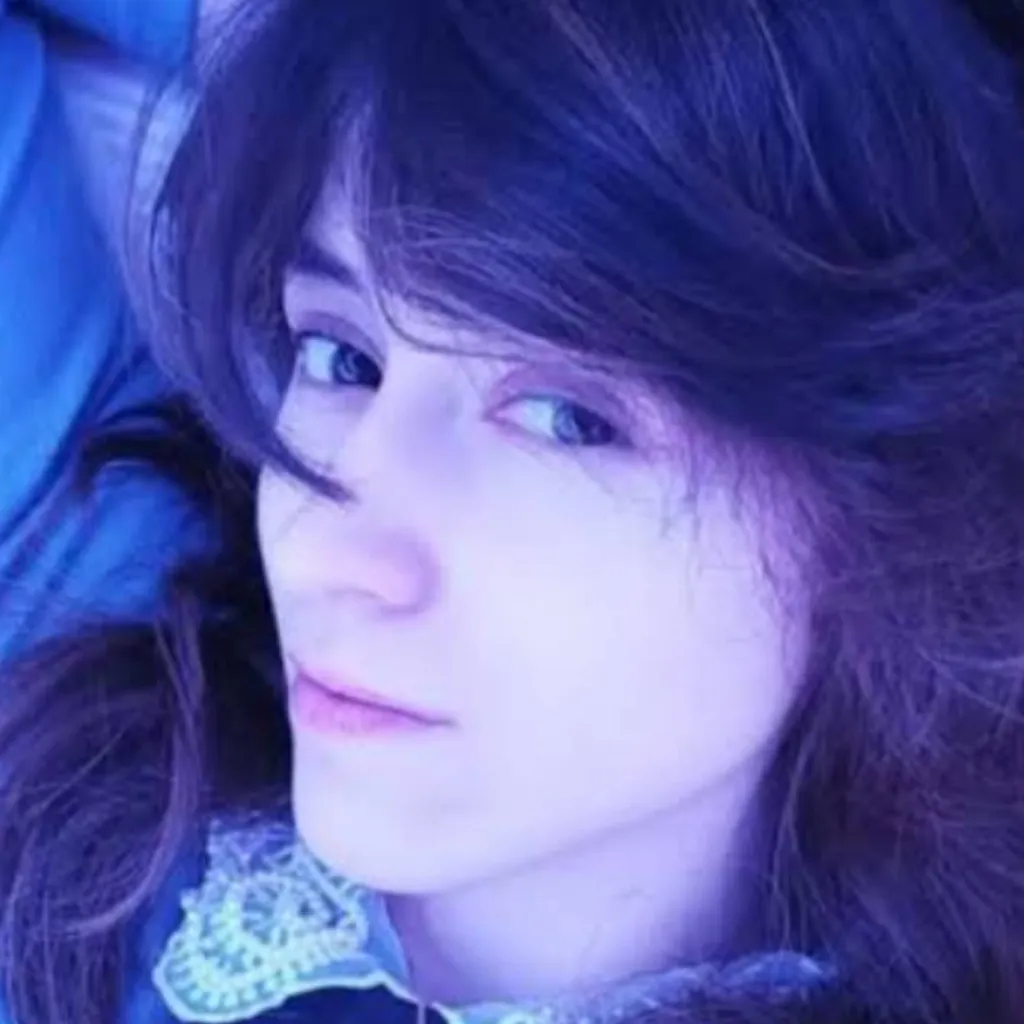 chat with ai character: Liza Baez