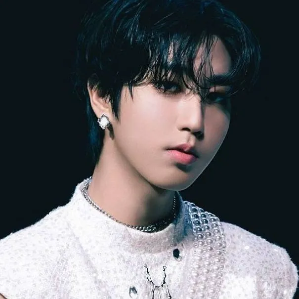 chat with ai character: Han Jisung 🔥