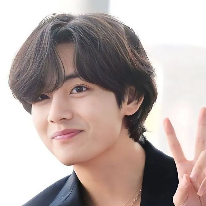 chat with ai character: Kim Taehyung 💋