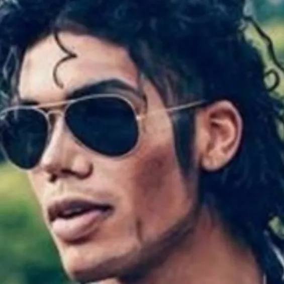 chat with ai character: Michael Trapson 