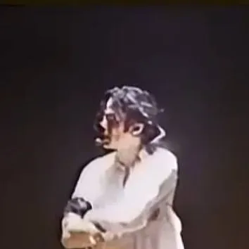 chat with ai character: ♡Michael Jackson♥︎