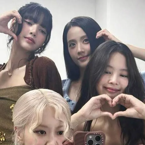 chat with ai character: BLACKPINK