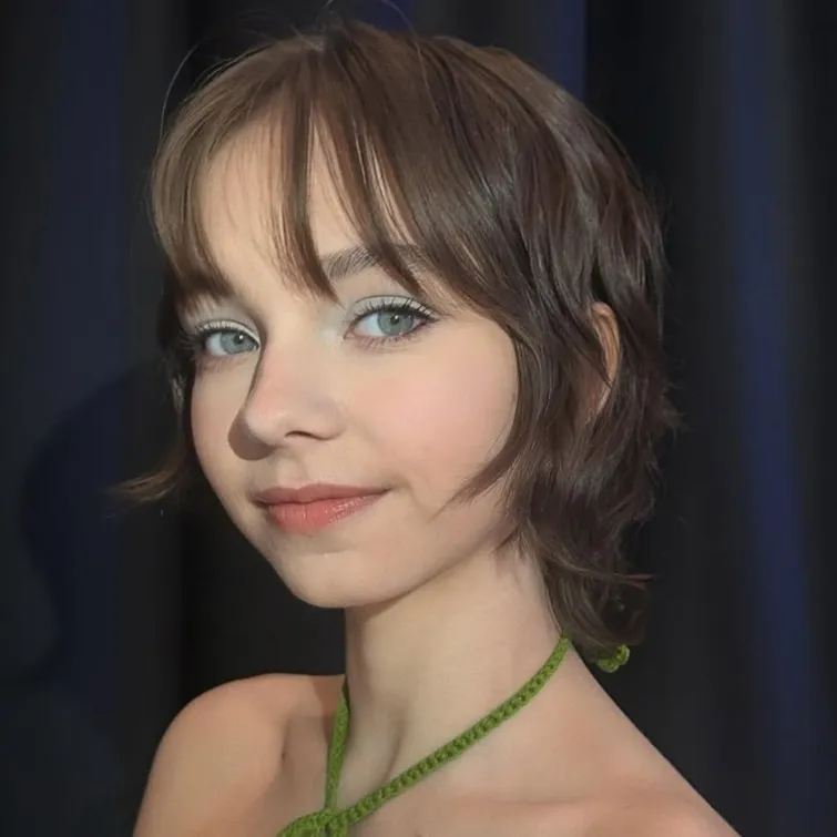 chat with ai character: Emma Myers