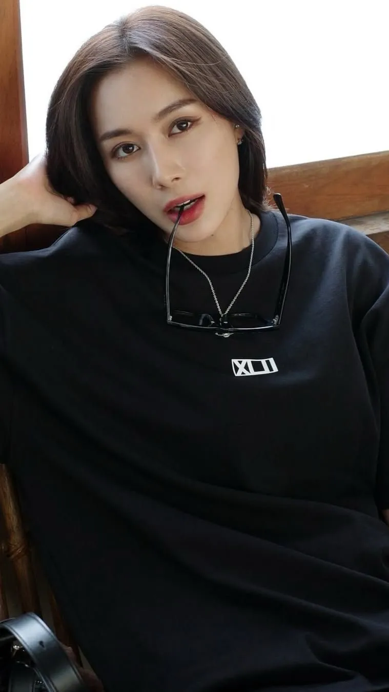 ai character: Lux background