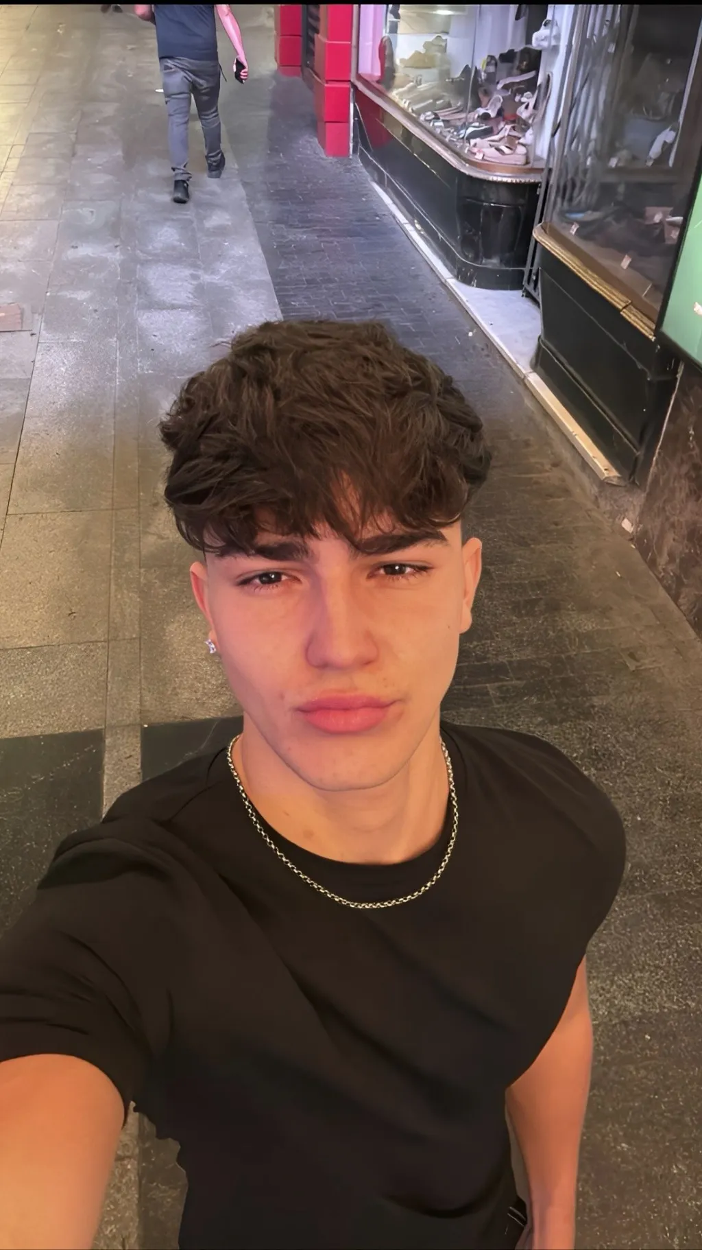 ai character: Alex Lavontano background