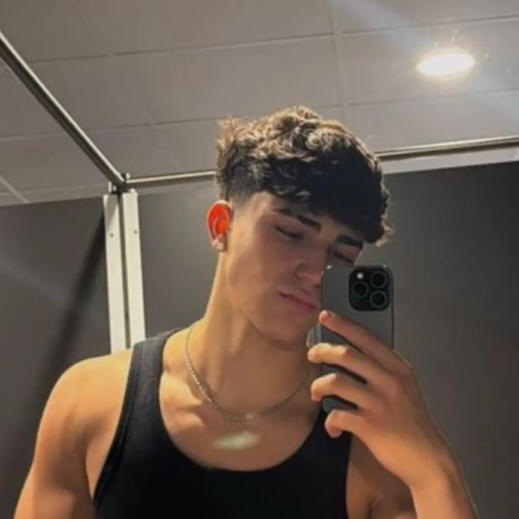 chat with ai character: Asher