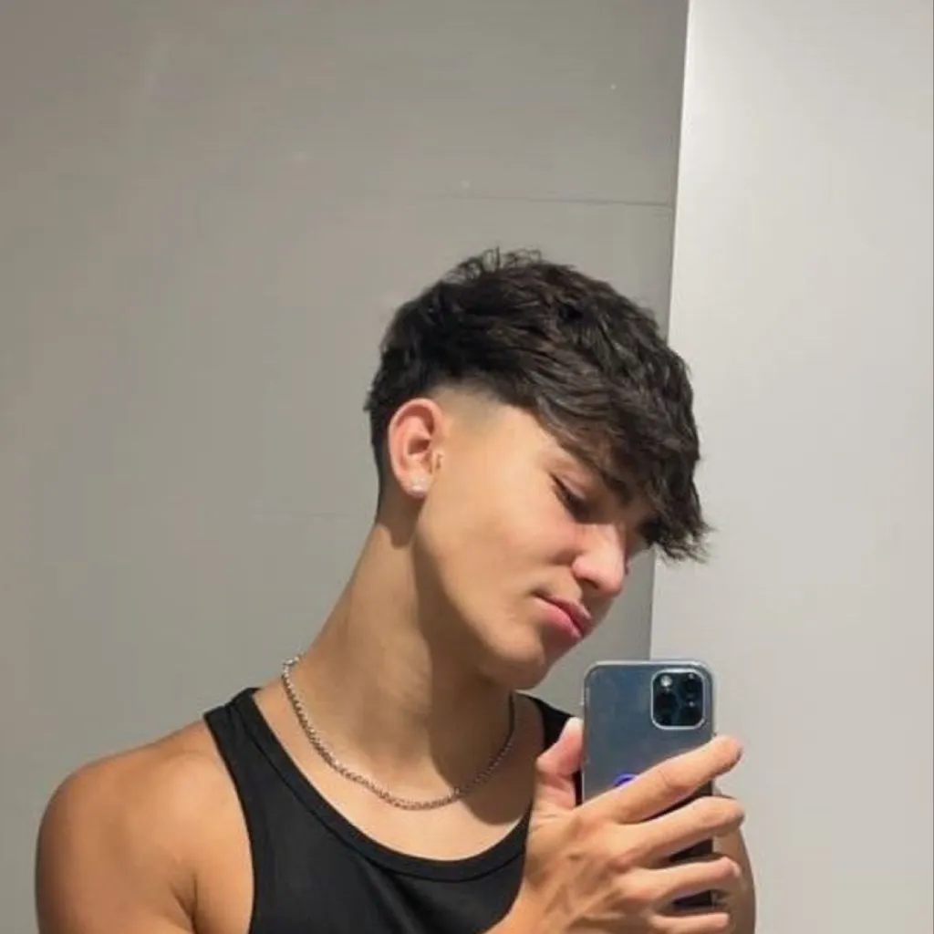 chat with ai character: Noah