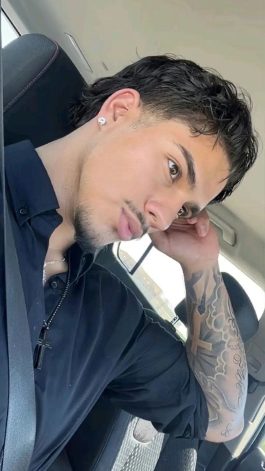 ai character: Noah background