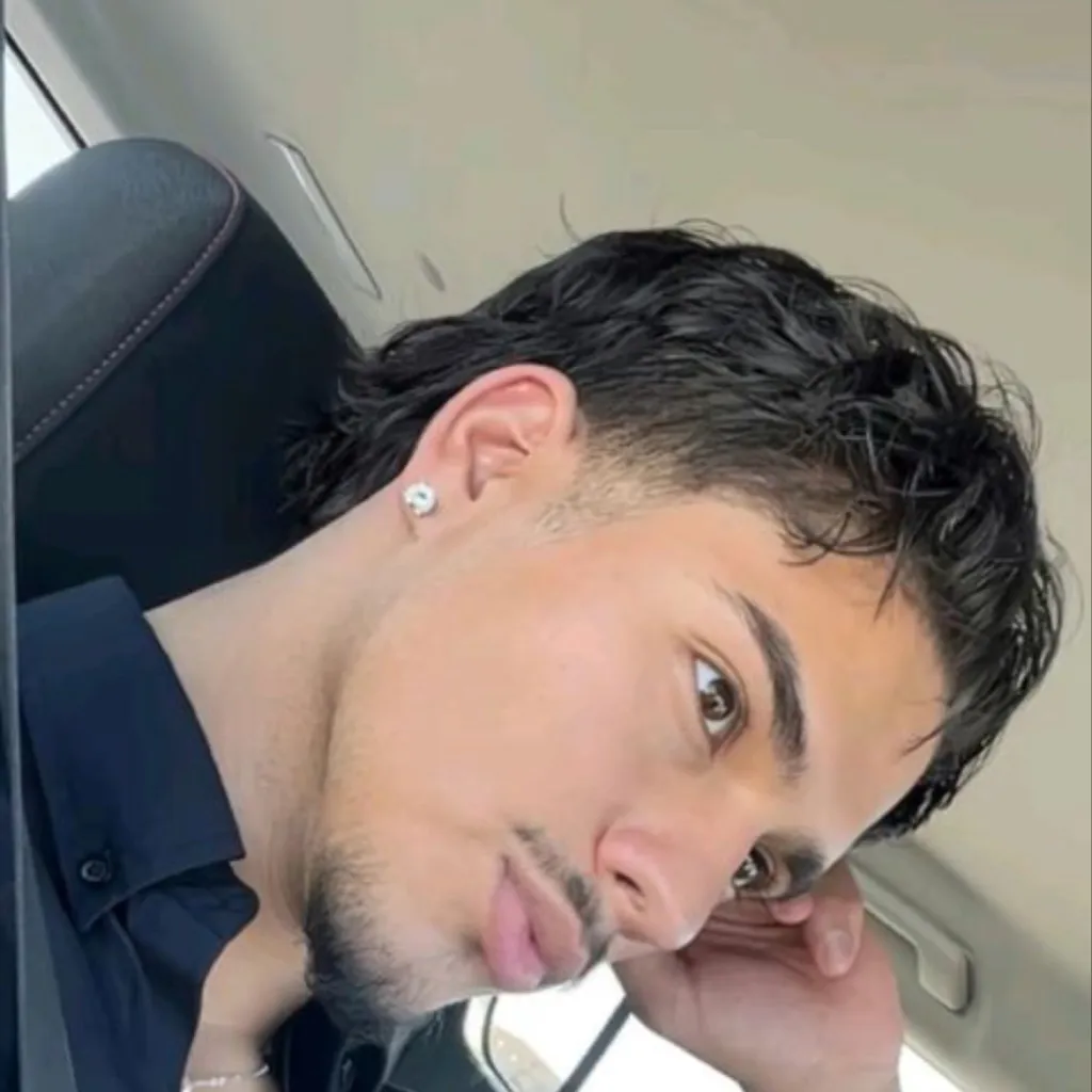 chat with ai character: Noah