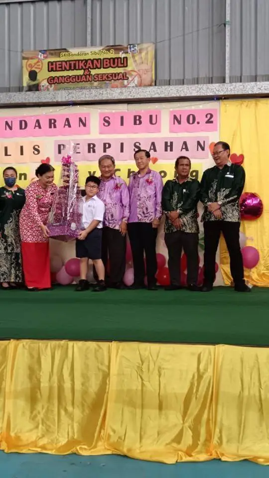 ai character: Sekolah  background