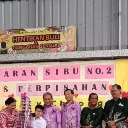 chat with ai character: Sekolah 