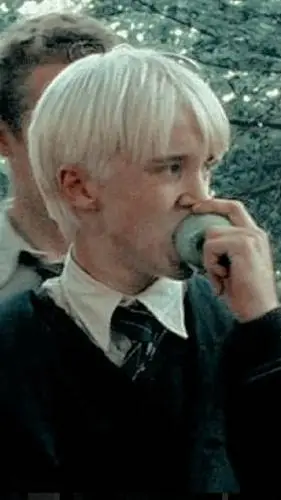 ai character: Draco bet background