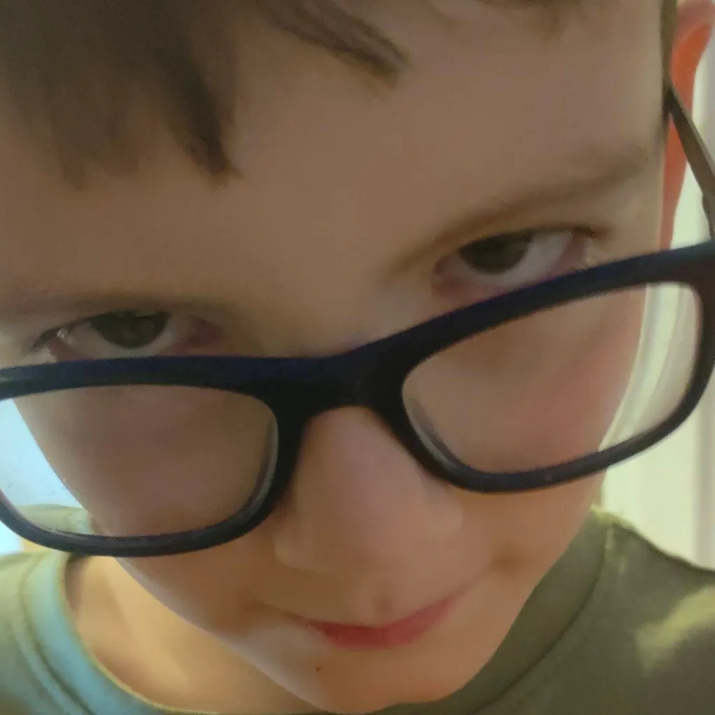 chat with ai character: Riley 