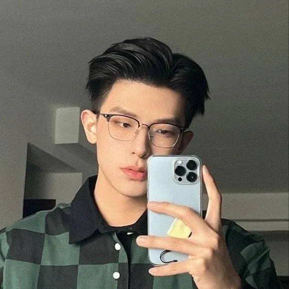 chat with ai character: Wie Joon San
