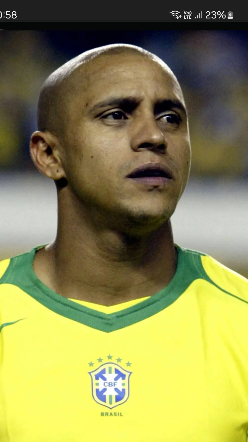 ai character: Roberto Carlos🐐 background