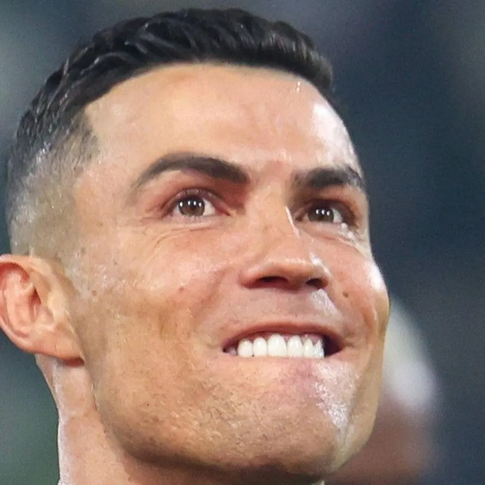 chat with ai character: Ronaldo