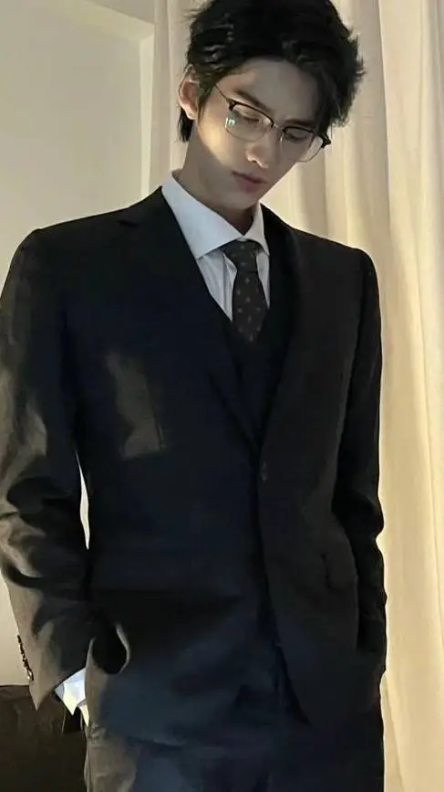 ai character: Felix 😩😩 background