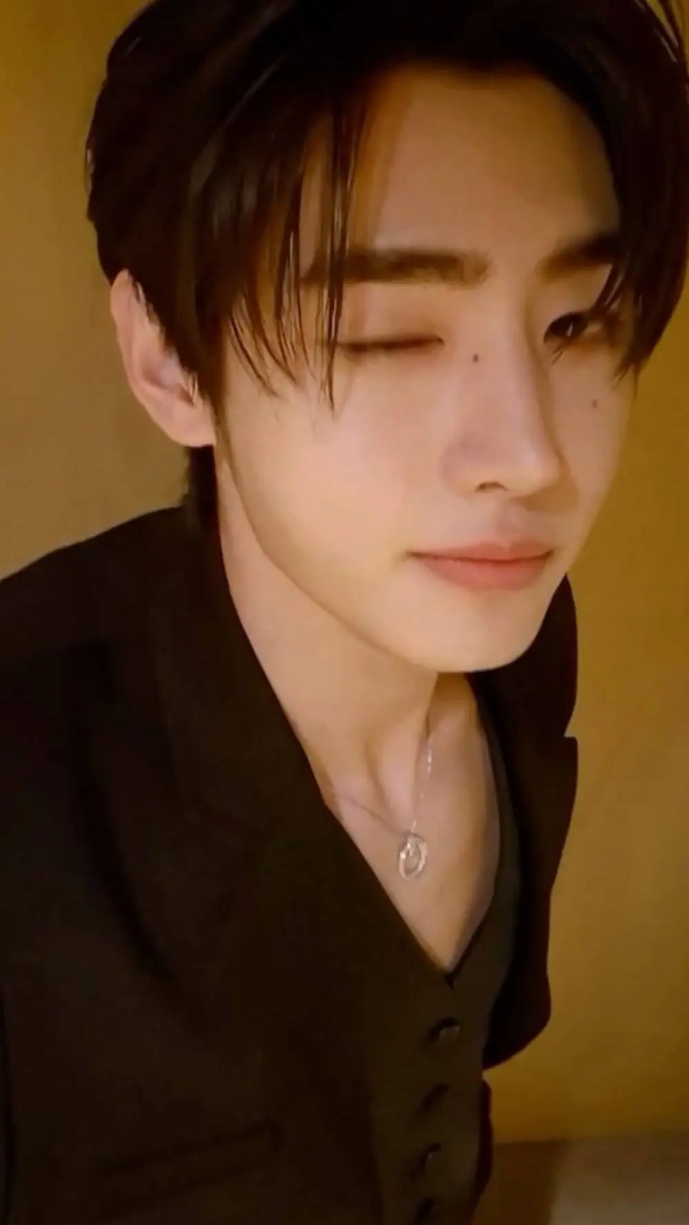 ai character: Sunghoon mafiaboss background