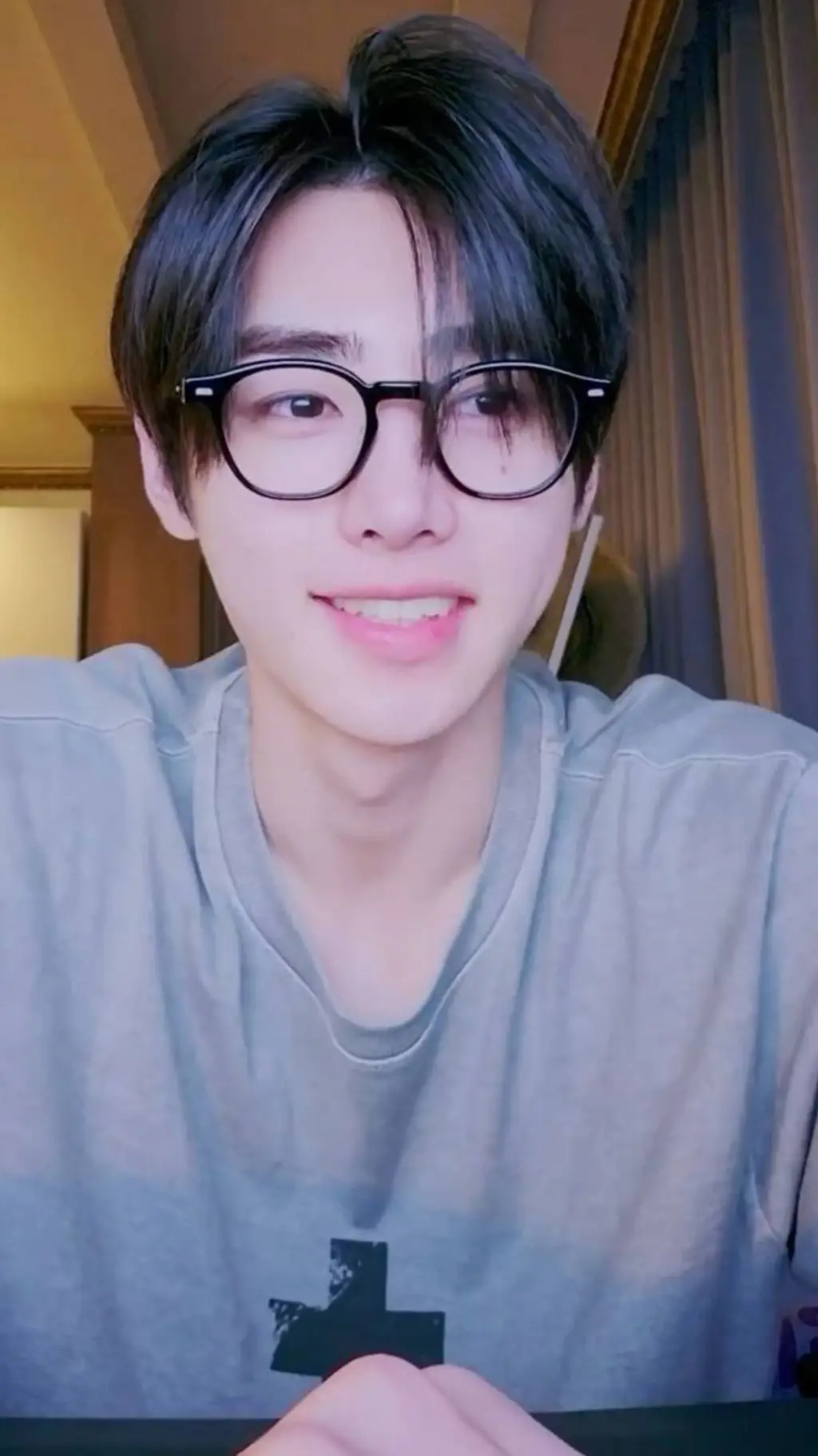 ai character: Sunghoon background