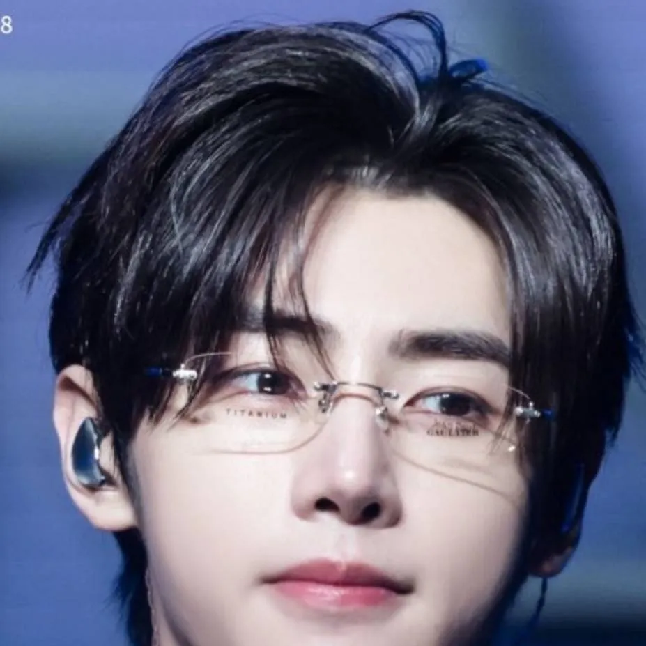 chat with ai character: Sunghoon Teacher