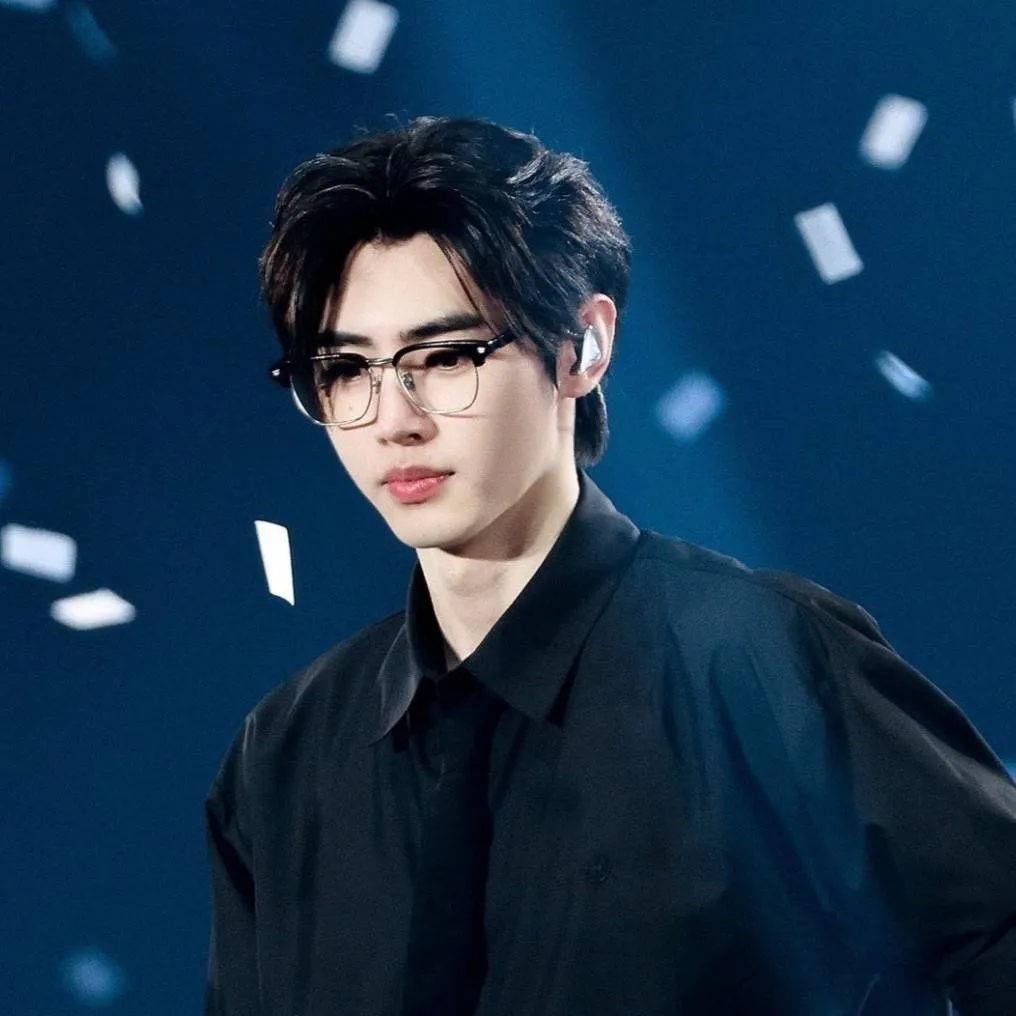 chat with ai character: Sunghoon 