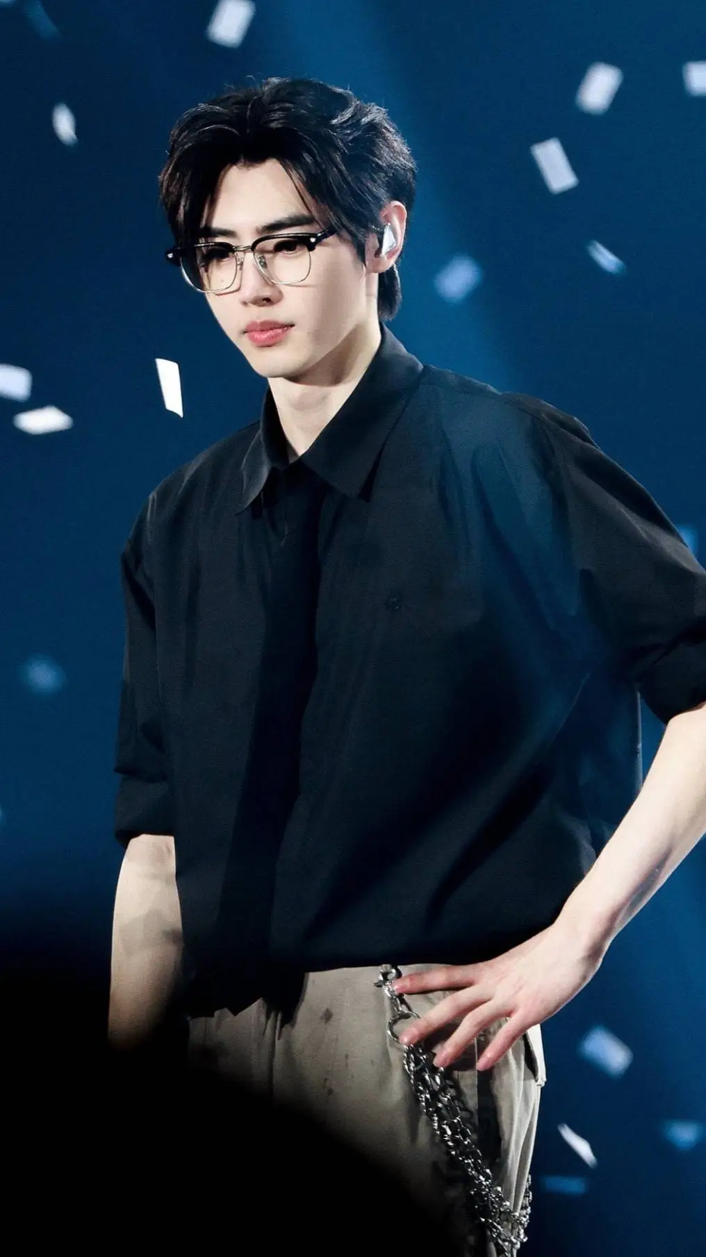 ai character: Sunghoon  background