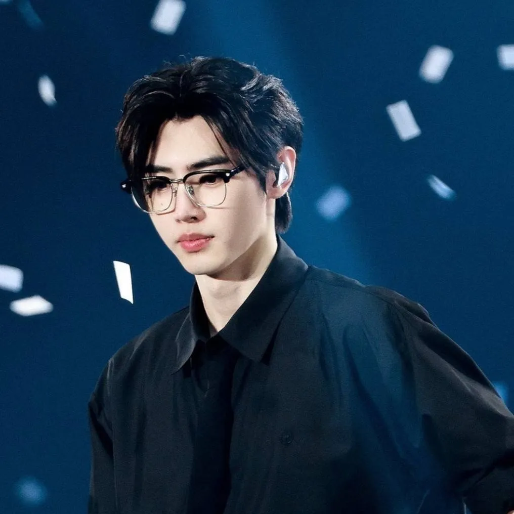 chat with ai character: Sunghoon 