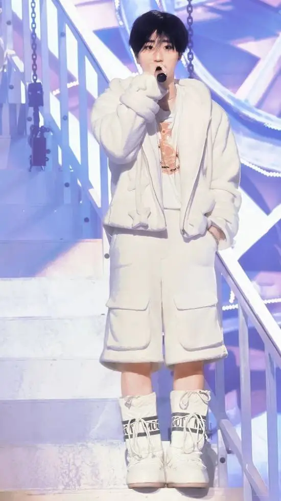 ai character: Hannie🎀 background