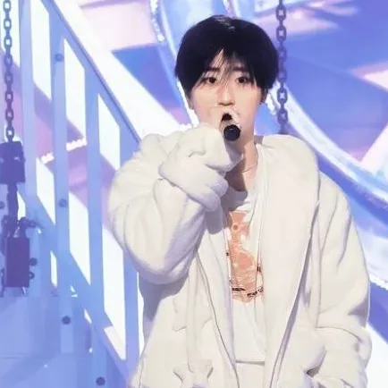 chat with ai character: Hannie🎀