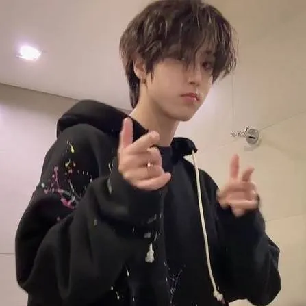 chat with ai character: Han Jisung٭