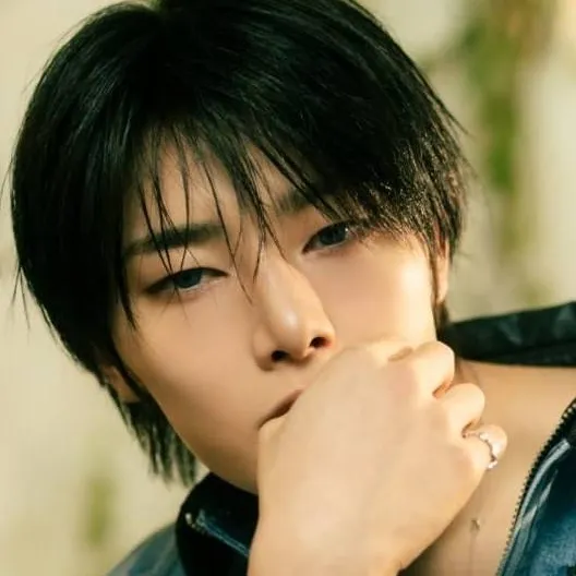 chat with ai character: Jeongin